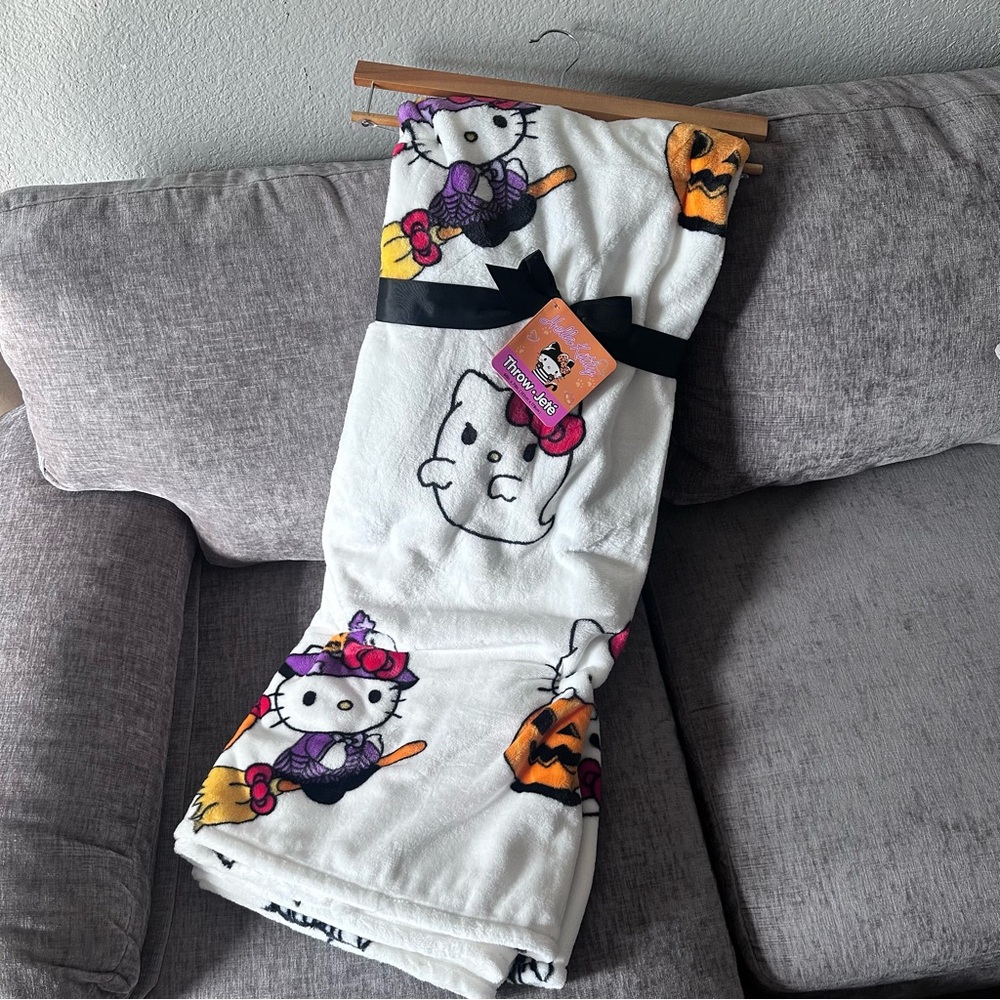Hello Kitty Trick or Treat Halloween Throw Blanket